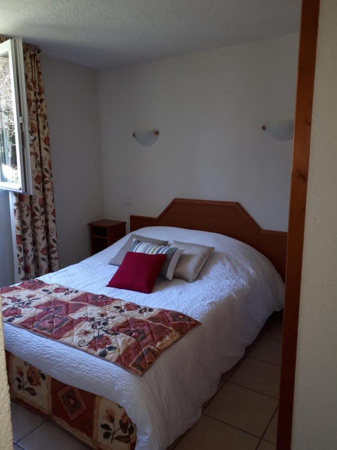 Logis Hotel Le Ceans Orpierre Екстер'єр фото