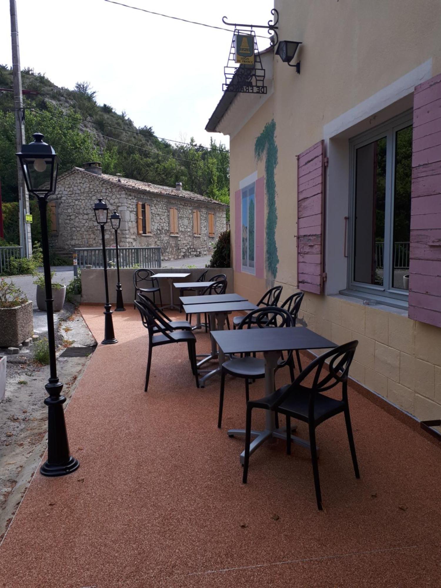Logis Hotel Le Ceans Orpierre Екстер'єр фото