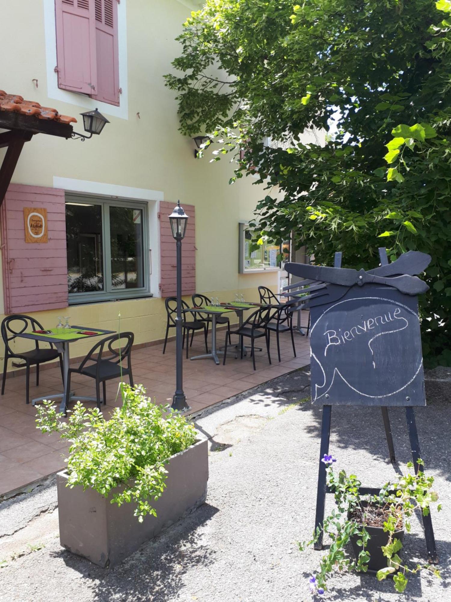 Logis Hotel Le Ceans Orpierre Екстер'єр фото