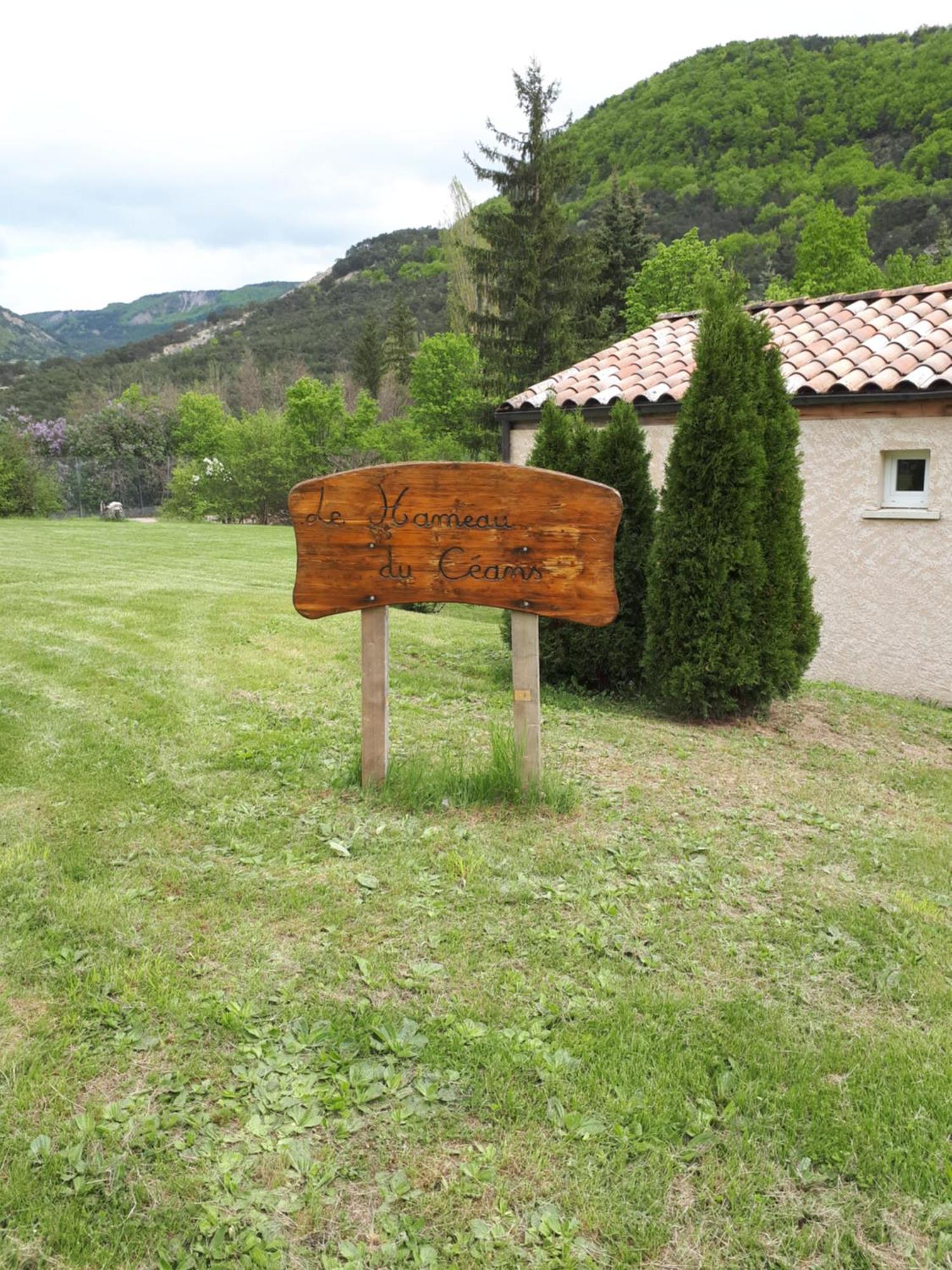 Logis Hotel Le Ceans Orpierre Екстер'єр фото